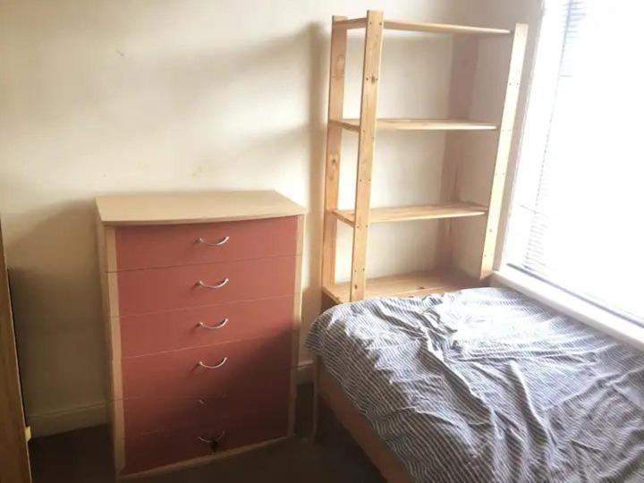 Single Room - Town & University Nearby, 24H Bus, Airport-Linked Manchester Buitenkant foto