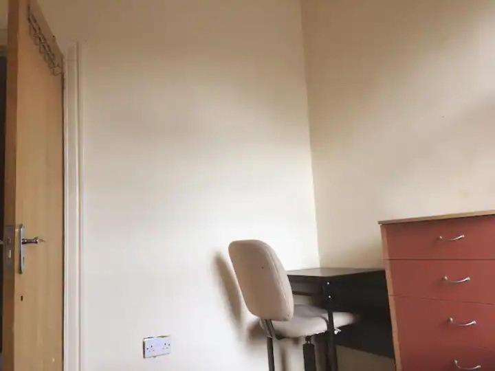 Single Room - Town & University Nearby, 24H Bus, Airport-Linked Manchester Buitenkant foto